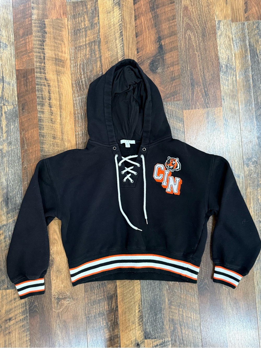 Wear by Erin Andrews Cincinnati Bengals NFL Black Cropped Hooded Sweatshirt